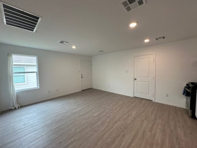 Building Photo - 7260 Pasture Run