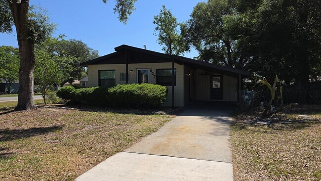 Foto del edificio - 2 bed 1 bath just remodeled