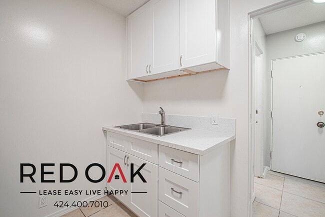 Building Photo - 8 S 69th Pl