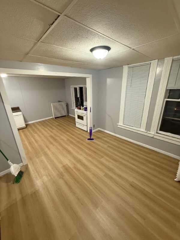Foto del edificio - 120 E 3rd St