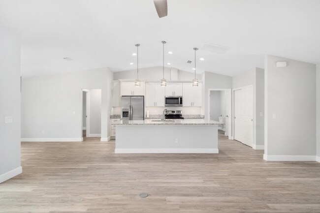 Foto del edificio - 825 Haleybury St NW