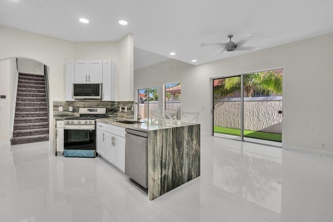 Photo - 36 Monterey Pointe Dr House