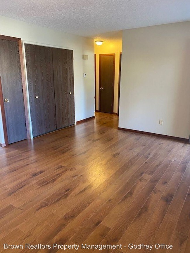 Building Photo - 1800 Muny Vista Dr