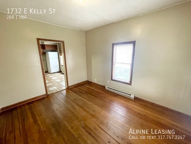 Building Photo - Near Southeast 2BR House!