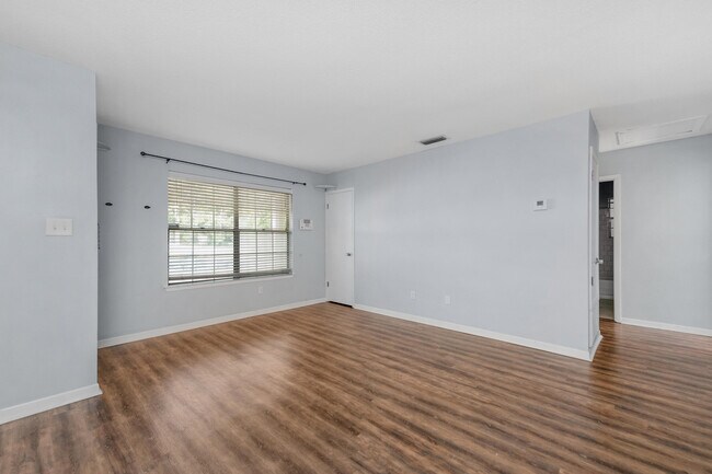 Building Photo - 10150 Guidy Ln