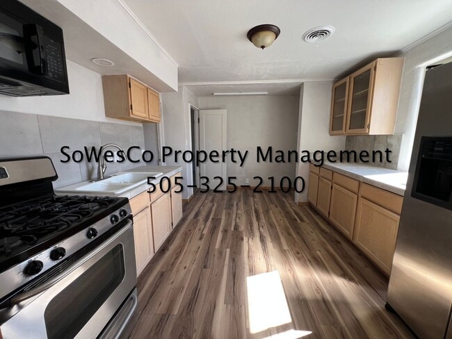 Foto del edificio - Remodeled Two Bedroom plus an Office Home