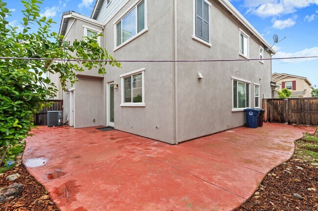 Foto del edificio - Gorgeous Home, One You Don't Want to Miss!