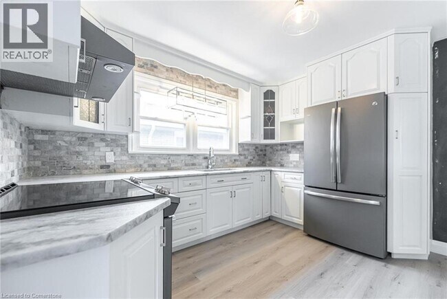 Photo du bâtiment - 102 E 41st St