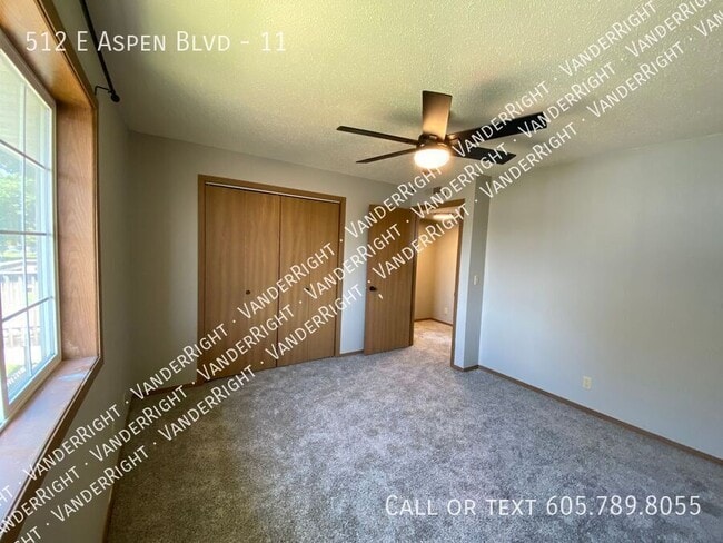 Building Photo - 512 E Aspen Blvd