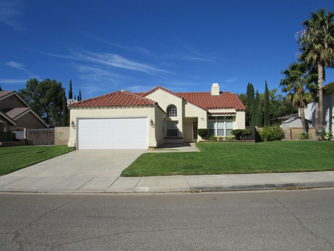 Foto principal - Quartz Hill Single Story Home.