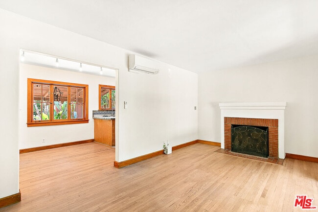 Building Photo - 4171 Kraft Ave