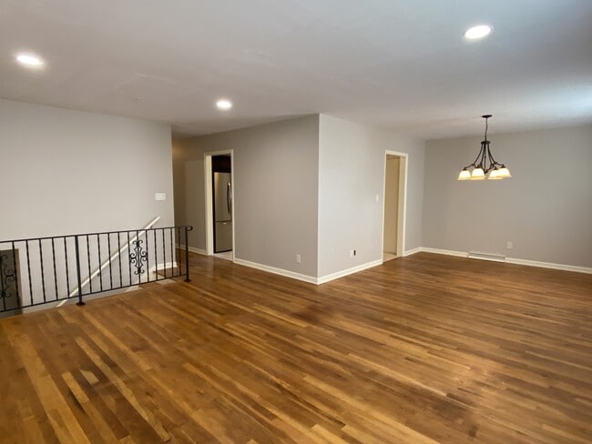 Building Photo - 2110 Barberry Dr