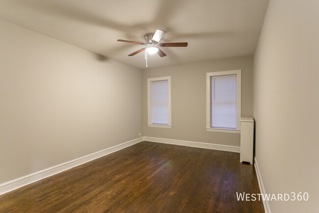 Foto del edificio - Updated 2 bed/1 bath in West Rogers Park