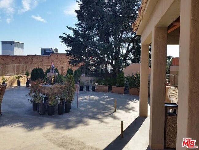 Foto del edificio - 5640 Franklin Ave