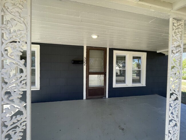 Foto del edificio - 322 E Perry Ave