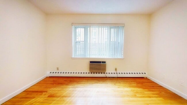 Building Photo - 62 Parkman St