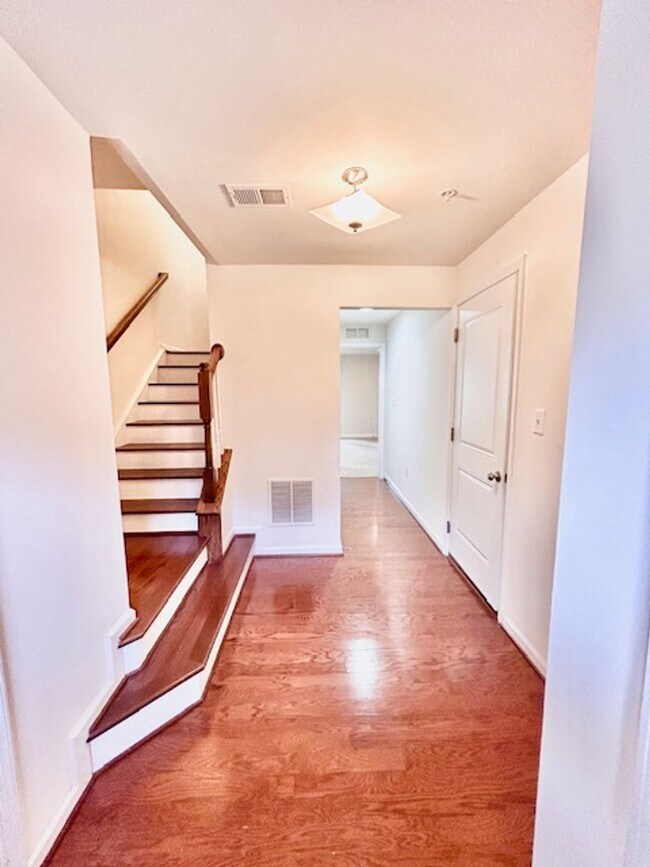 Foto del edificio - Welcome to the desirable Howard Square