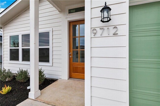 Building Photo - 9712 Evening Canopy Dr