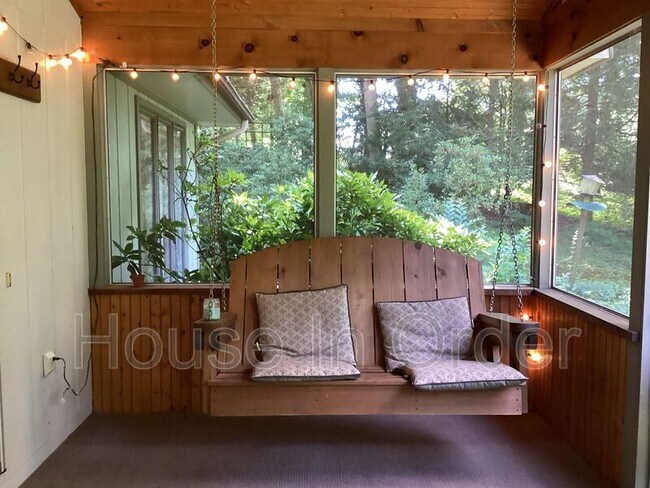Foto del edificio - 12 Rockwood Ln
