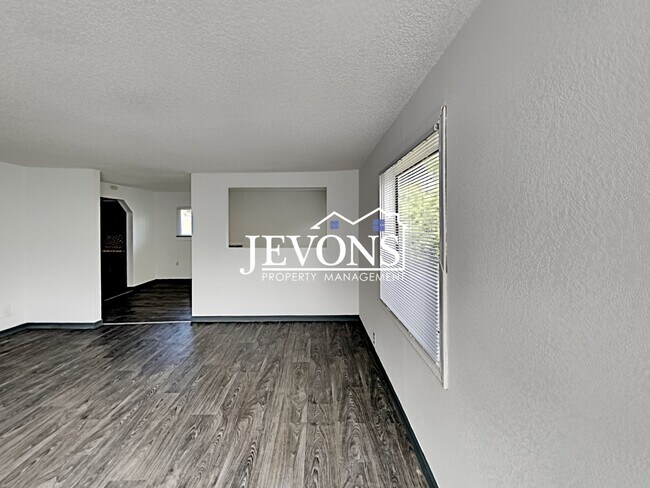 Building Photo - 2104 S 8th Ave Union Gap, WA 98903-1364