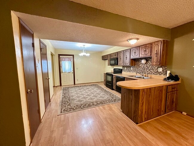 Building Photo - 3930 Country Club Dr