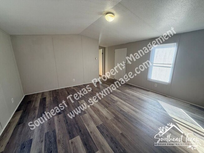 Foto del edificio - 4166 Black Cat Rd