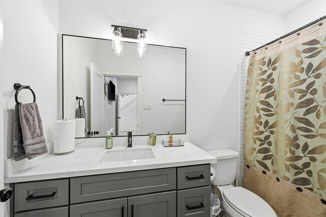 Foto del edificio - 2502 Tuam St