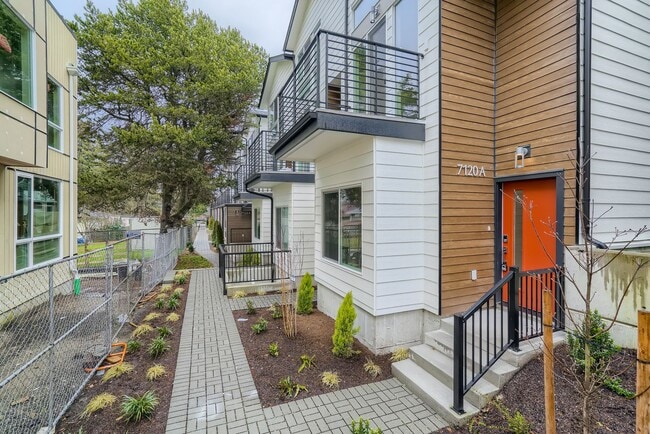 Foto del edificio - Immaculate Newer Construction - 3 Bed 2 Ba...