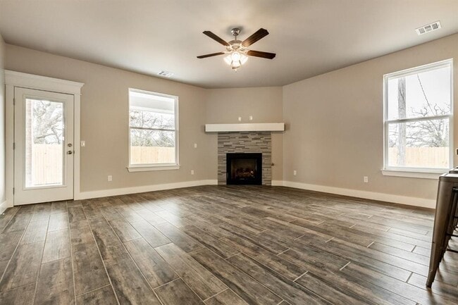 Building Photo - 2541 Fallview Dr