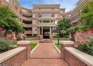 Building Photo - 66 Franklin St