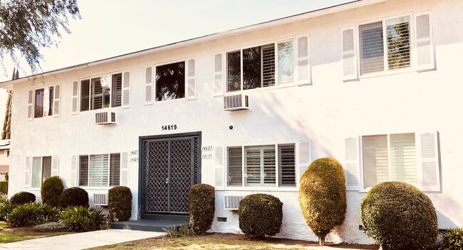 Building Photo - 14619 Moorpark St