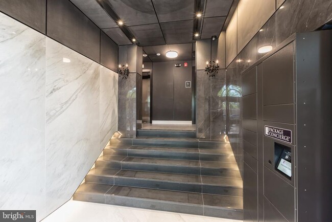 Building Photo - 816 Potomac Ave SE