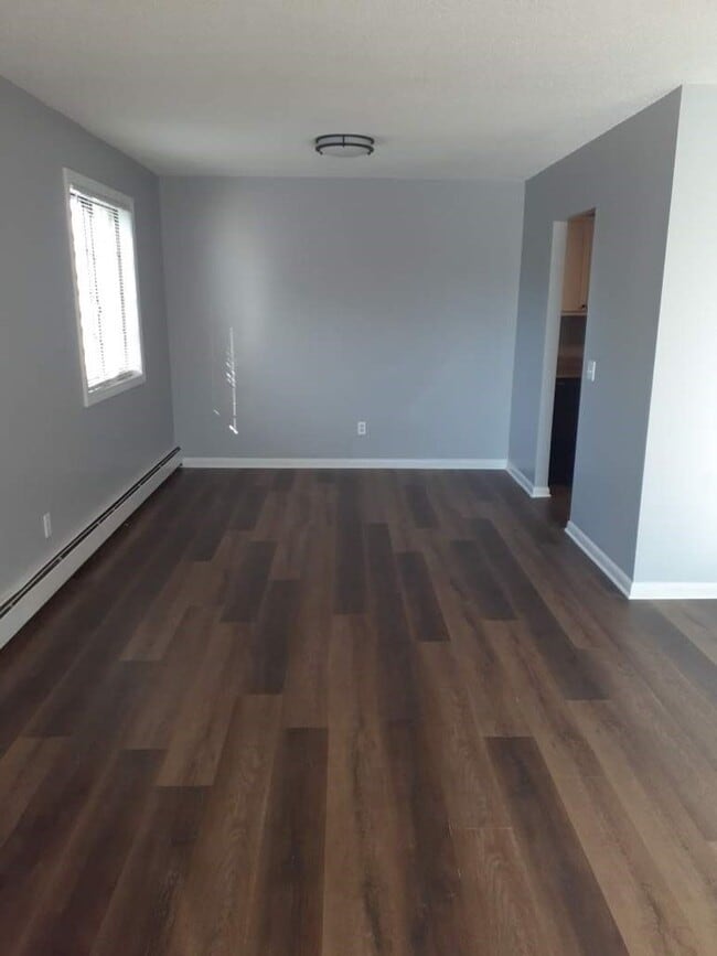 Building Photo - RIVERSIDE CHATEAU ASSOCIATES LP