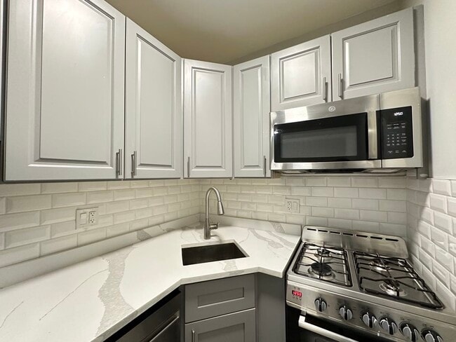 Building Photo - 503 W Belmont Ave