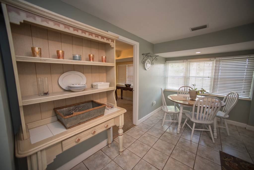 Kitchen charm - 2202 Bignonia St