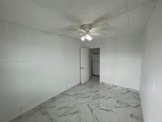 Foto del edificio - 3211 SW 44th St