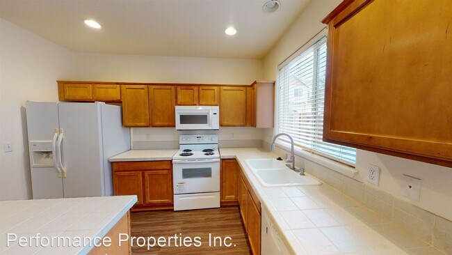 Building Photo - 3 br, 2.5 bath House - 17493 SW Turning Le...
