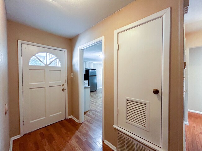 Foto del edificio - 1715 Crow St