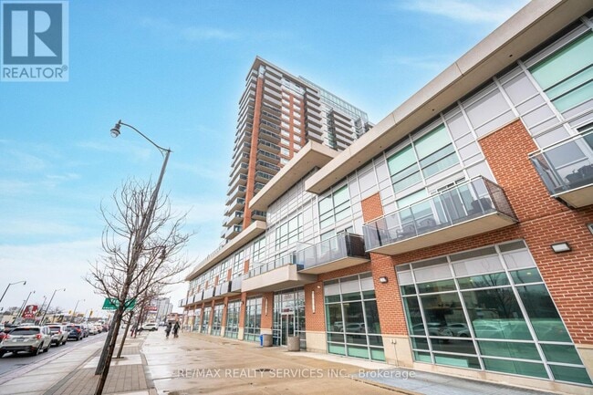 Building Photo - 215-215 Queen St E