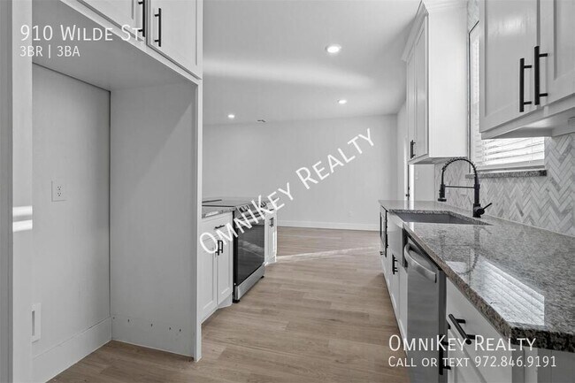 Building Photo - 910 Wilde St