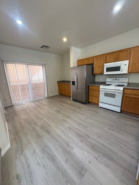 Foto del edificio - 6389 Walden Pond Ct