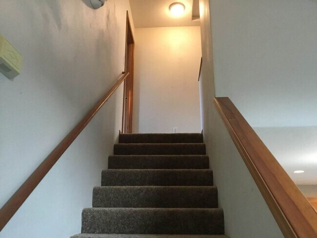 Foto del edificio - 15606 NW Riverview Dr