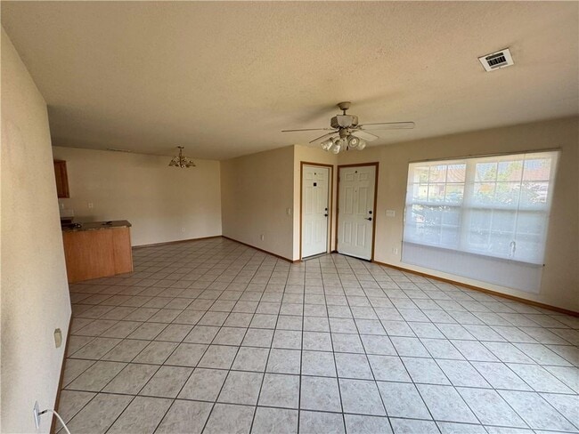 Building Photo - 1709 S 11th Pl