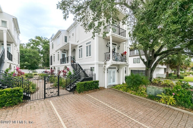 Building Photo - 333 Ahern St