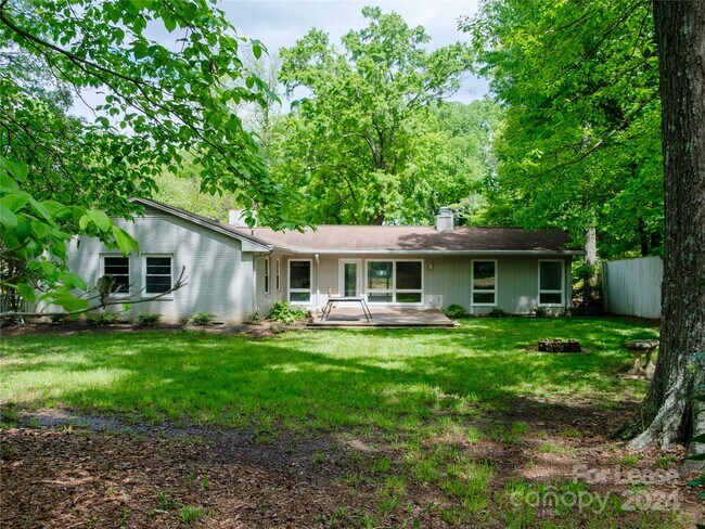 Building Photo - 1123 Lynbrook Dr