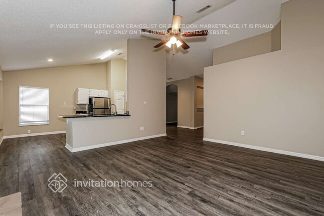 Foto del edificio - 16103 Dowling Ct