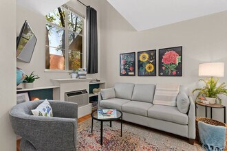 Building Photo - 243 S Gregg Ave Building Photo - 243 S Gregg Ave