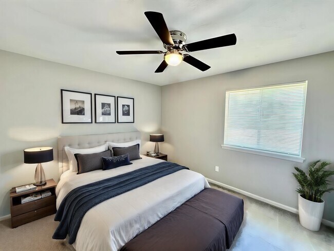 Building Photo - 1401 Lazy Brk