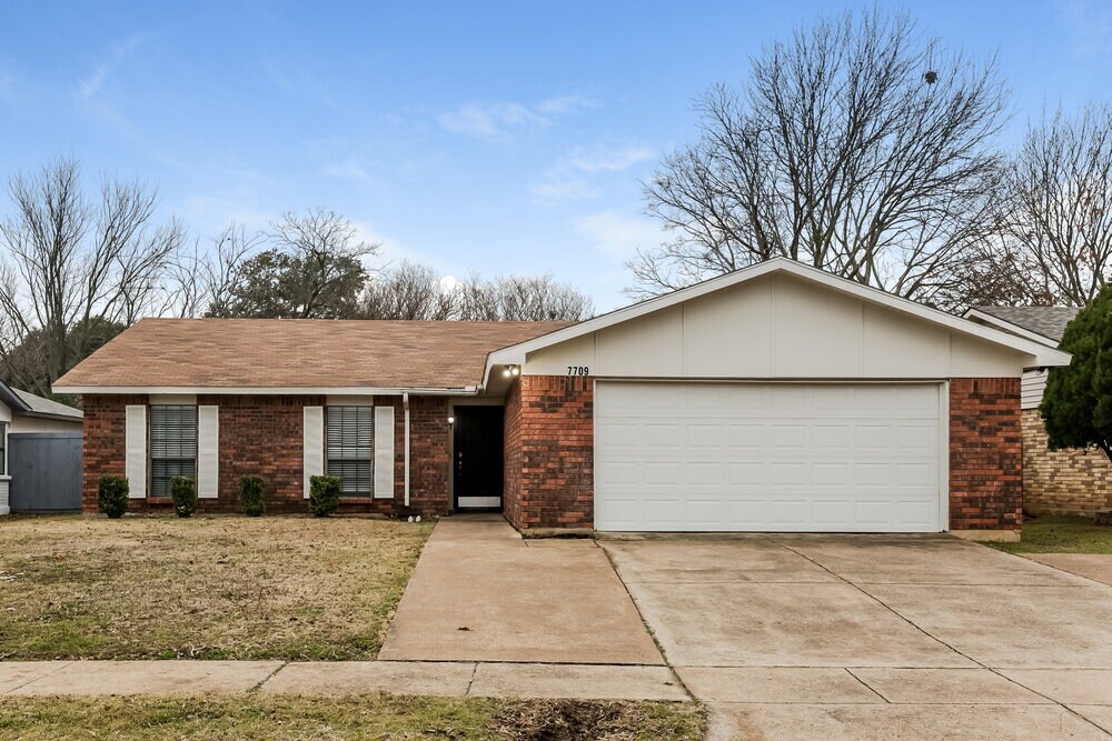 7709 Landmark Ridge St, Fort Worth, TX 76133 House Rental in Fort