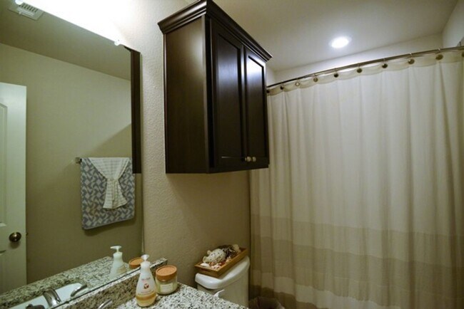Foto del edificio - Viewable March 25th!  Amenities Galore!  W...